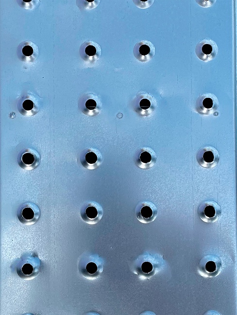 Настил перфорированный оцинкованный для строительных лесов 0,3х2,0 м фото 3